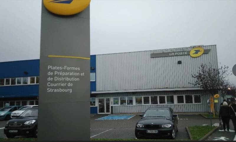 Centre de tri de La Poste qui est ouvert même le midi à Schiltigheim proche de Strasbourg SCHILTIGHEIM LA POSTE